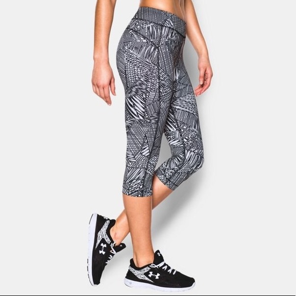 Under Armour Pants - ❗️Price Firm❗️Under Armour Printed 18” Capri